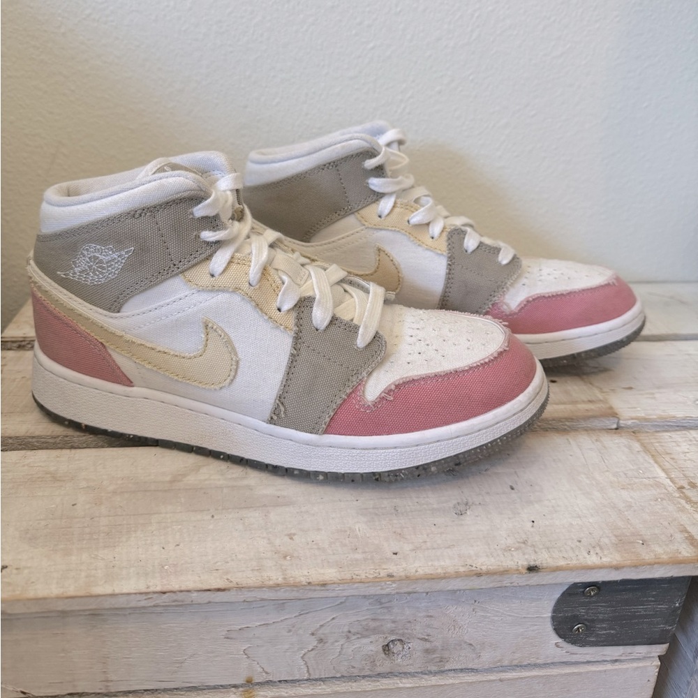 Jordan 1 Mid SE Pastel Vivid Green
